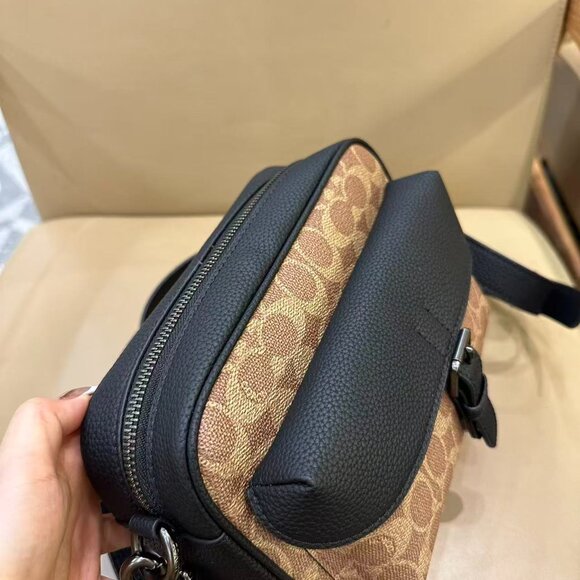 COACH Men's Monogram Warner Crossbody Bag, size 21.5 × 15.5 × 6.5cm - Picture 5 of 9